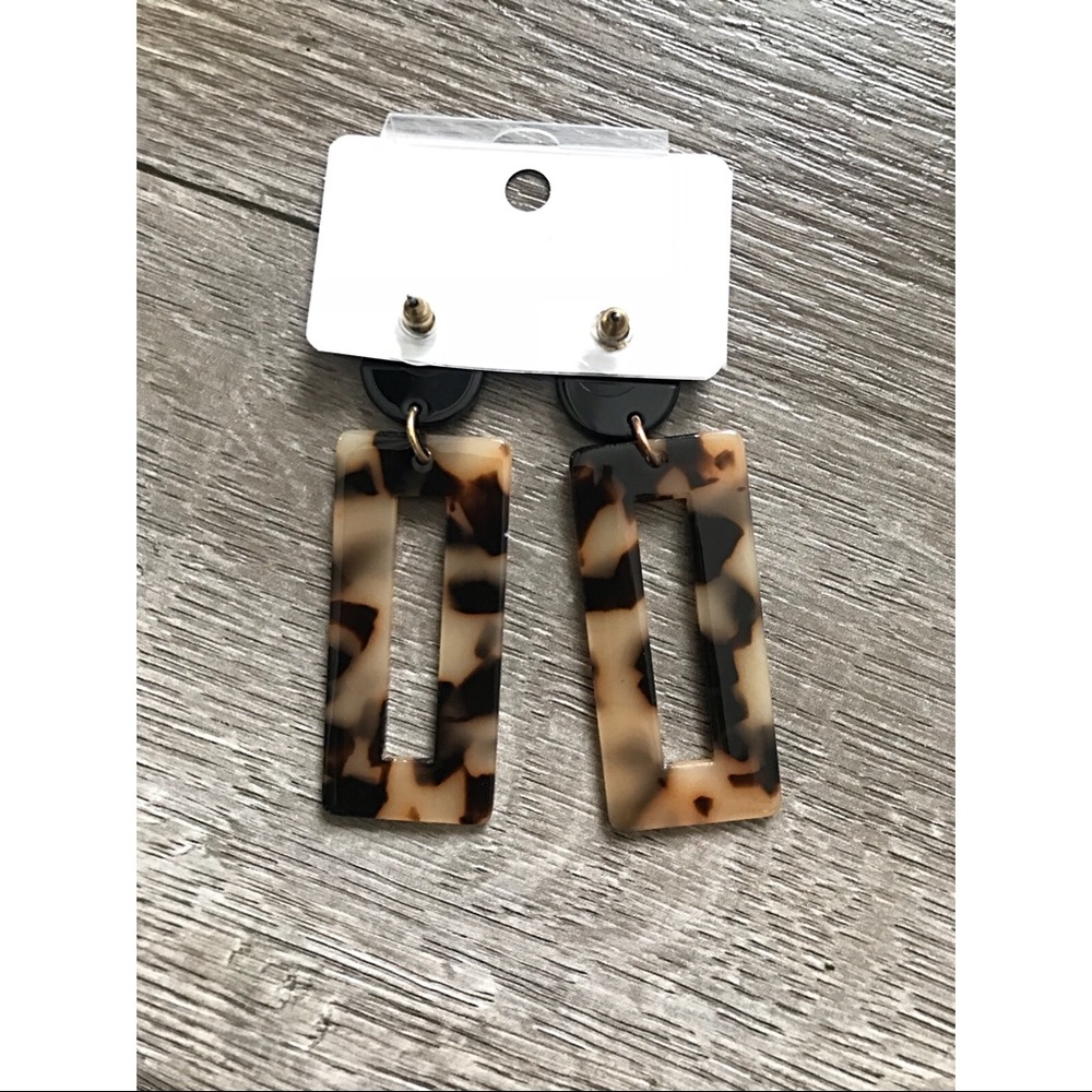 Tortoise shell earrings - Picture 3 of 3